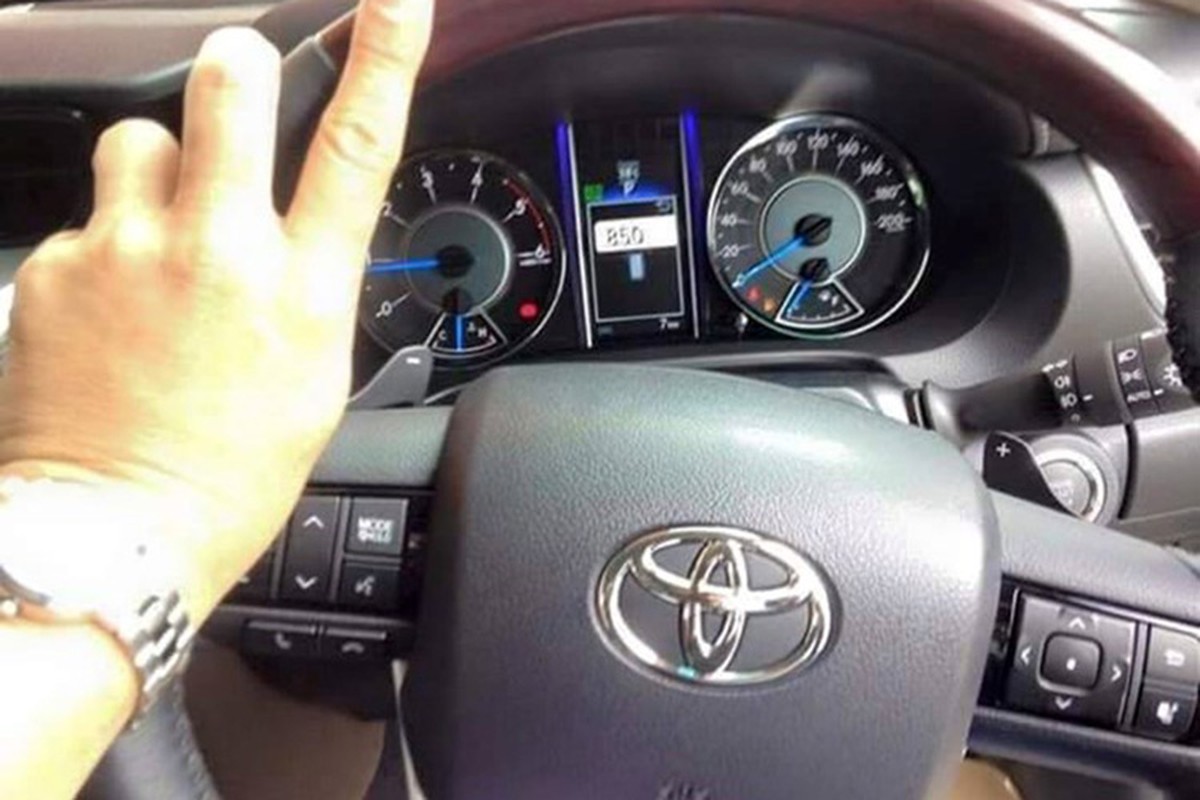 Chua ra mat, Toyota Fortuner 2016 da lo dien tu A den Z-Hinh-5